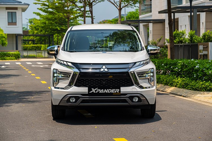 gia xe mitsubishi xpander lan banh thang 10 2022 uu dai tang camera lui 5