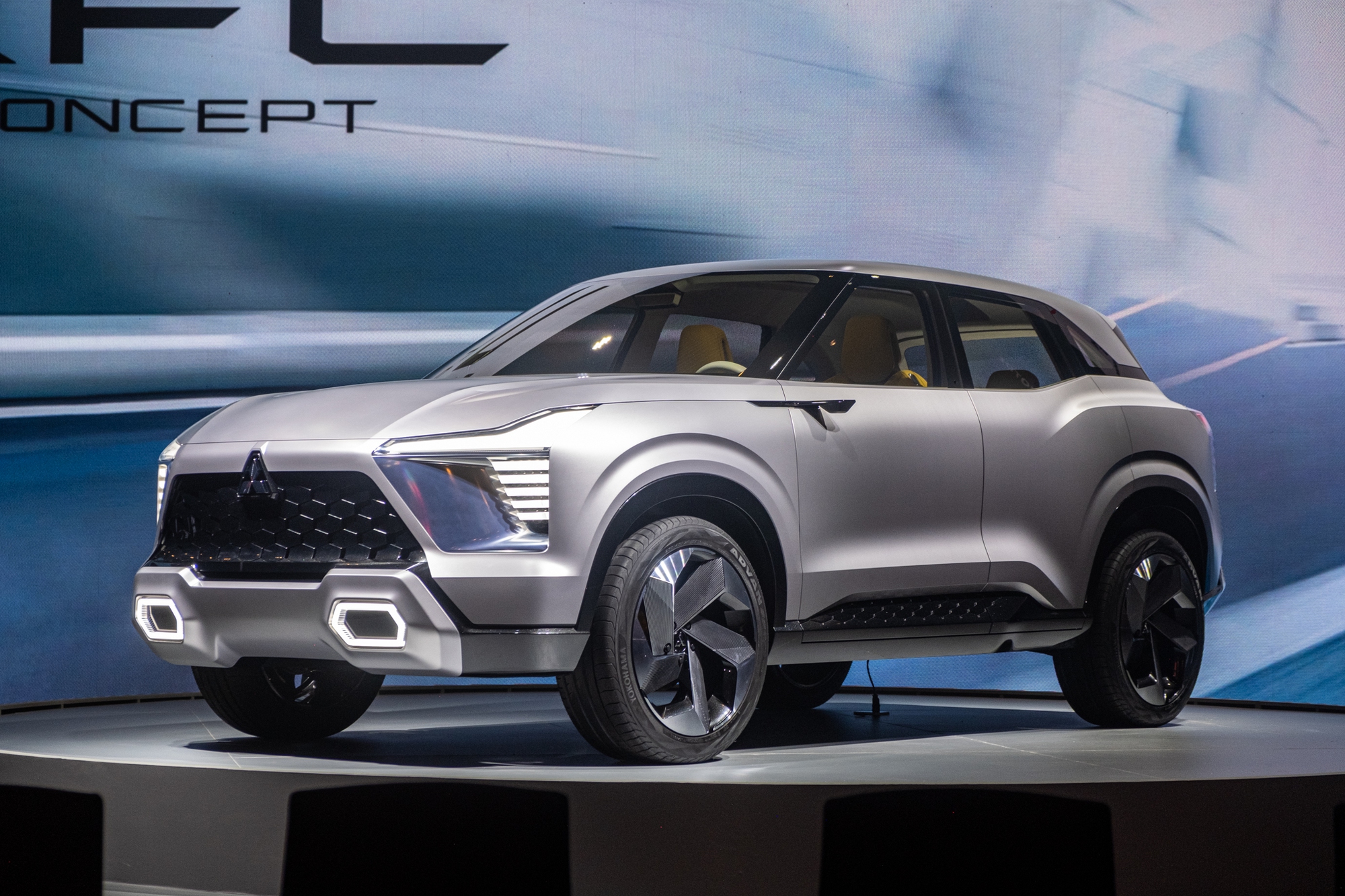 mitsubishi hung yen nhan da coc mitsubishi xfc 1