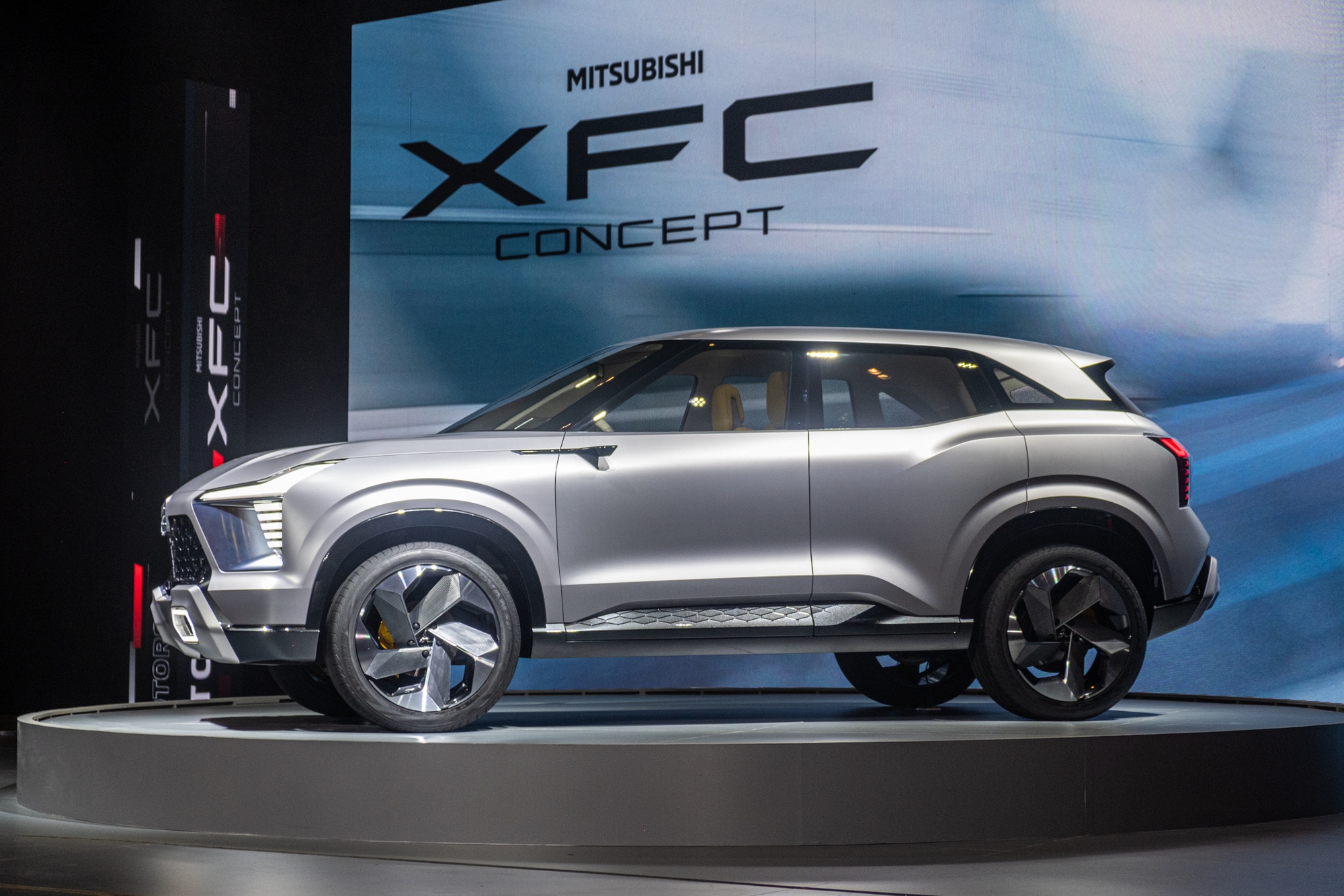 mitsubishi hung yen nhan da coc mitsubishi xfc 2