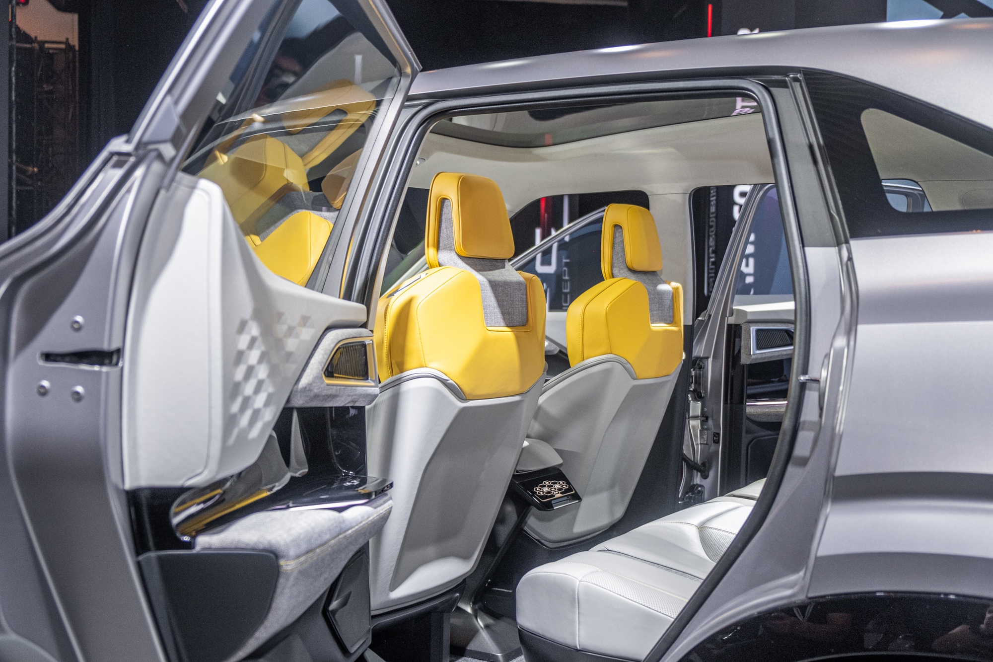 mitsubishi hung yen nhan da coc mitsubishi xfc 5