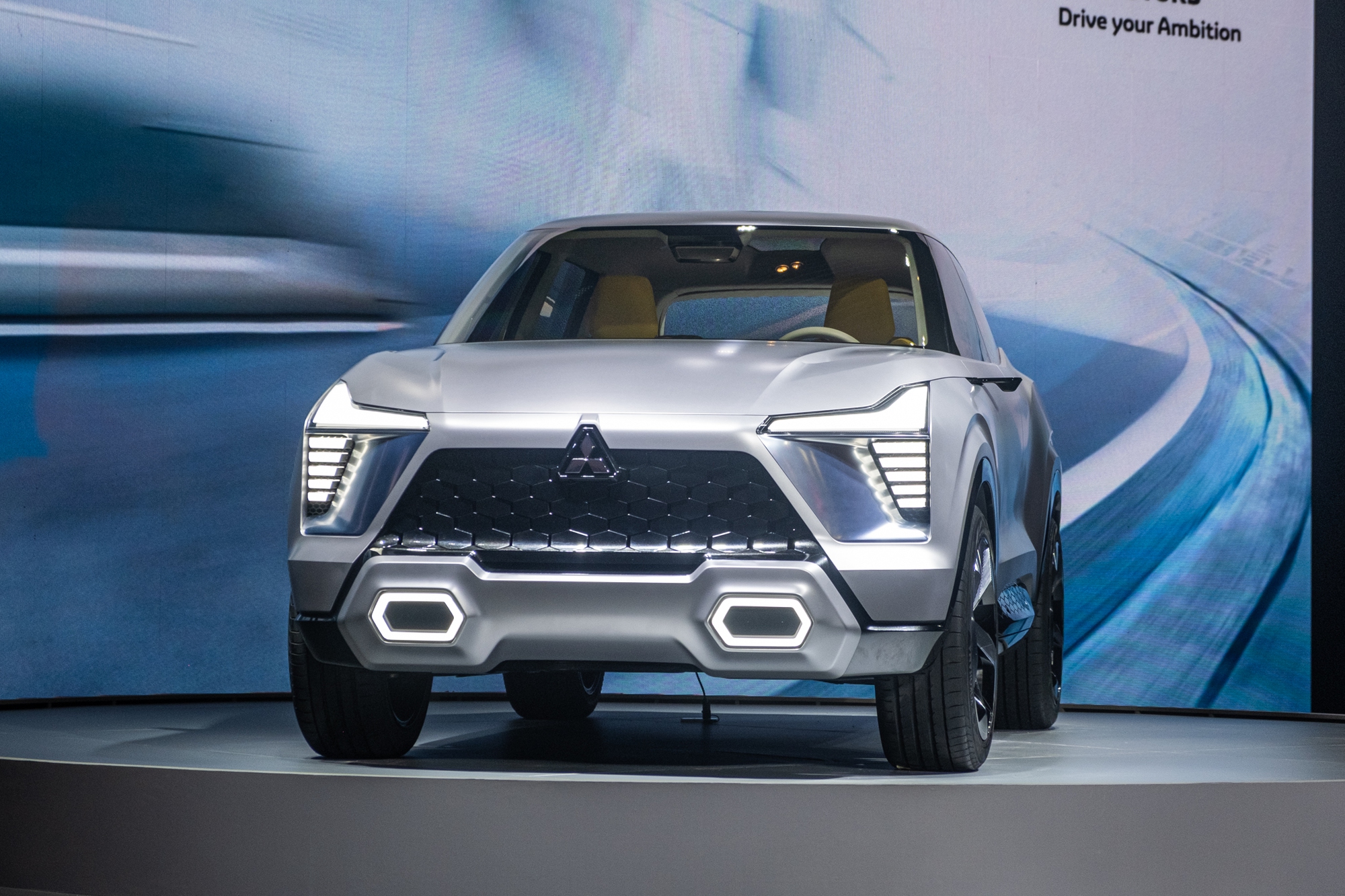 mitsubishi hung yen nhan da coc mitsubishi