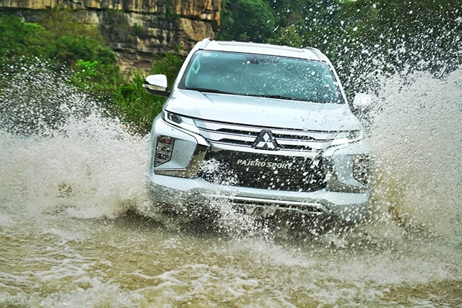 gia lan banh mitsubishi pajero sport thang 11 2022 du suc da bay toyota fortuner hyundai santa fe 1