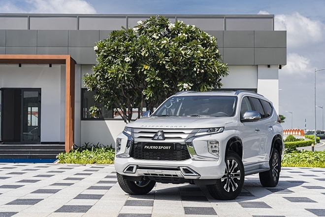 gia lan banh mitsubishi pajero sport thang 11 2022 du suc da bay toyota fortuner hyundai santa fe 4