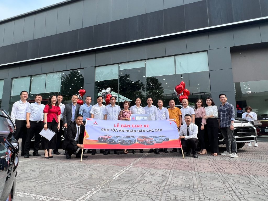 Mitsubishi An Dan Ban Giao Lo Xe (1)